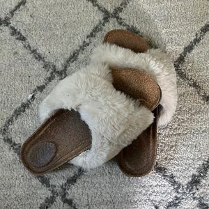 Aerie Slippers!🧸🤍